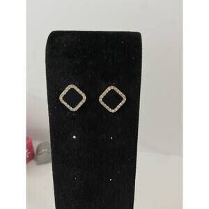 diamond stud earrings